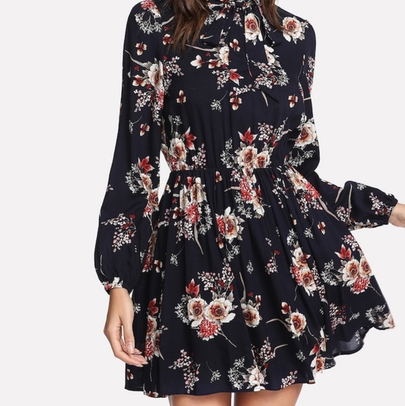 SHEIN Dresses & Skirts - Tie Neck Flower Print Dress